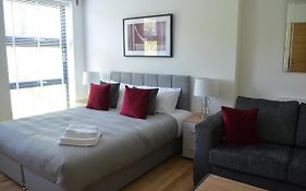 Executive Bright And Airy Studio Apartment In Sydenham